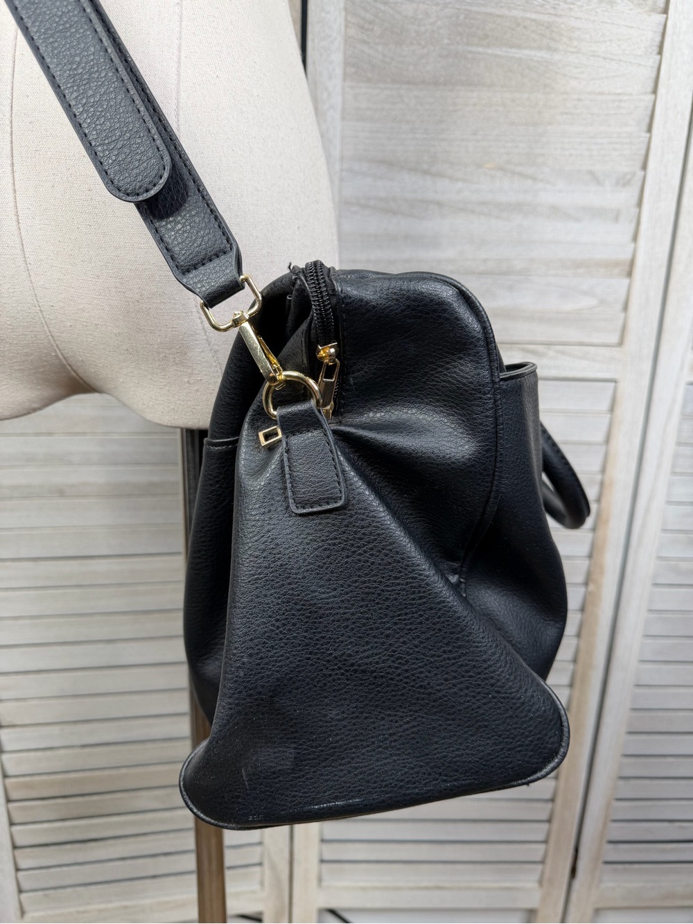 JUSTFAB Black Vegan Leather Weekender Travel Overnight Duffle Bag - Picture 4 of 8